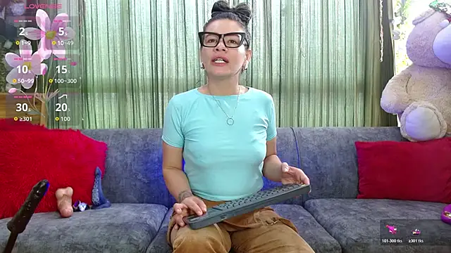 oriana thomson2 online show from 6, 11, 2025