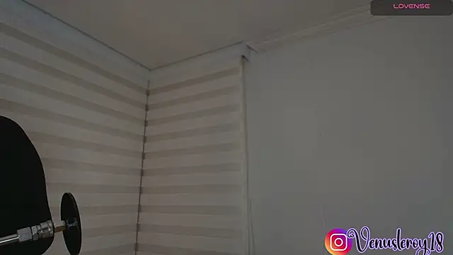 venusleroy  online show from 24, 10, 2025