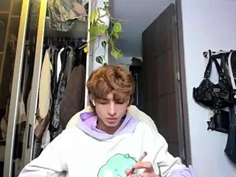 Snapshot of santy-kitty chatting on 4, 2, 2025 santy-kitty online show from 4, 2, 2025