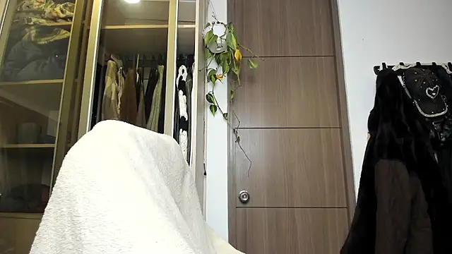 Snapshot of santy-kitty chatting on 2, 3, 2025 santy-kitty online show from 2, 3, 2025