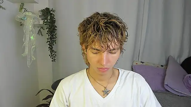 Snapshot of santy-kitty chatting on 17, 10, 2025 santy-kitty online show from 17, 10, 2025