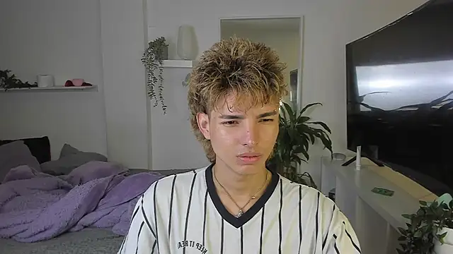 Snapshot of santy-kitty chatting on 28, 10, 2025 santy-kitty online show from 28, 10, 2025