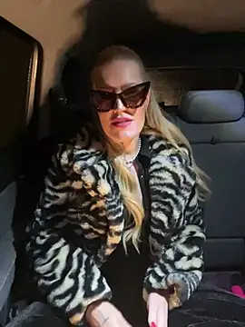 Sissy-Bee online show from 7, 12, 2024