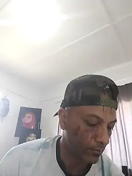 Snapshot of Daretodeviate chatting on 4, 12, 2025 Daretodeviate online show from 4, 12, 2025