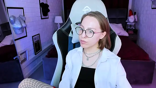 Snapshot of AphexQueen chatting on 11, 1, 2025 AphexQueen online show from 11, 1, 2025