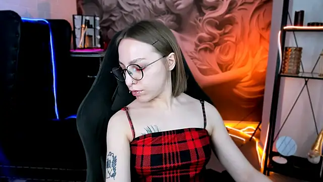 Snapshot of AphexQueen chatting on 30, 1, 2025 AphexQueen online show from 30, 1, 2025