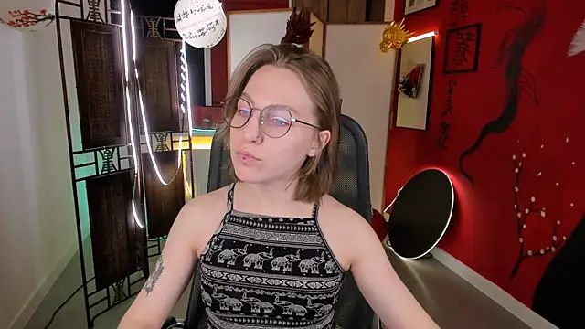 Snapshot of AphexQueen chatting on 18, 2, 2025 AphexQueen online show from 18, 2, 2025