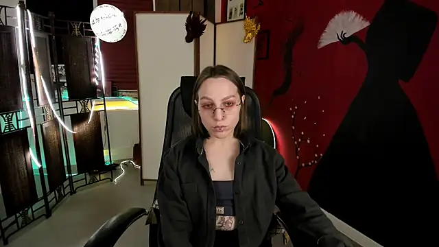 Snapshot of AphexQueen chatting on 8, 3, 2025 AphexQueen online show from 8, 3, 2025