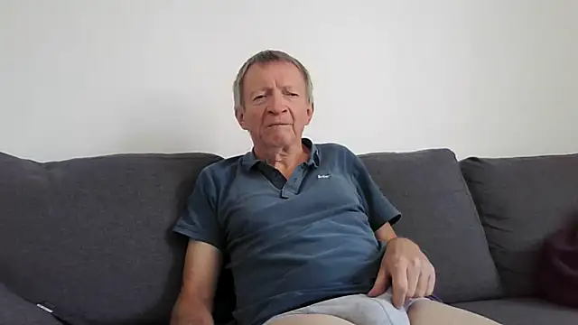 Snapshot of naturiste974 chatting on 22, 4, 2026 naturiste974 online show from 22, 4, 2026