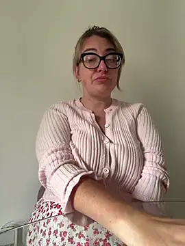Snapshot of Miss_Stassi chatting on 2, 6, 2026 Miss Stassi online show from 2, 6, 2026