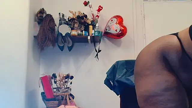 Snapshot of xTALLSEXYBUMx chatting on 9, 7, 2026 xTALLSEXYBUMx online show from 9, 7, 2026