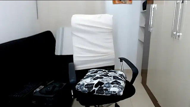 Laura-pervert online show from 1, 2, 2025