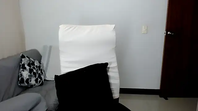 Snapshot of Laura-pervert chatting on 27, 6, 2026 Laura-pervert online show from 27, 6, 2026
