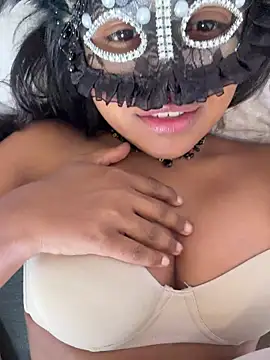 Bella Luna18 online show from 6, 11, 2025