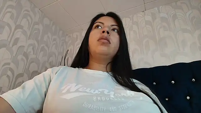 Snapshot of CarolineBrunx chatting on 23, 4, 2026 CarolineBrunx online show from 23, 4, 2026