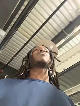 Snapshot of sneakylink13__ chatting on 29, 10, 2025 sneakylink13   online show from 29, 10, 2025