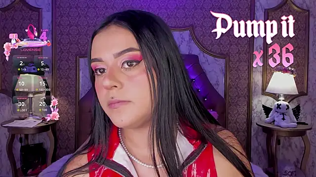 Snapshot of SoffiQueen chatting on 28, 4, 2026 SoffiQueen online show from 28, 4, 2026