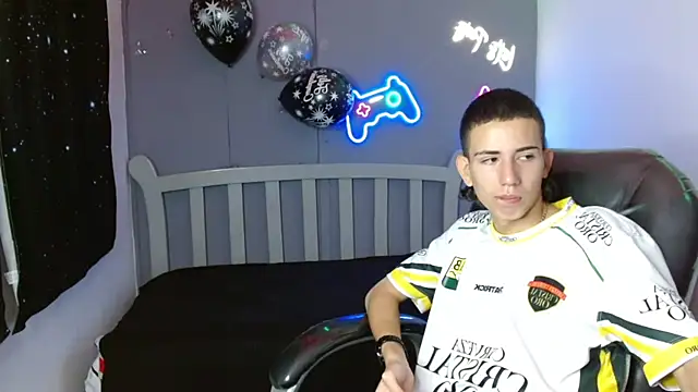 Snapshot of JackSwan18 chatting on 7, 1, 2025 JackSwan18 online show from 7, 1, 2025