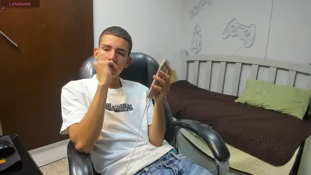 Snapshot of JackSwan18 chatting on 28, 9, 2025 JackSwan18 online show from 28, 9, 2025