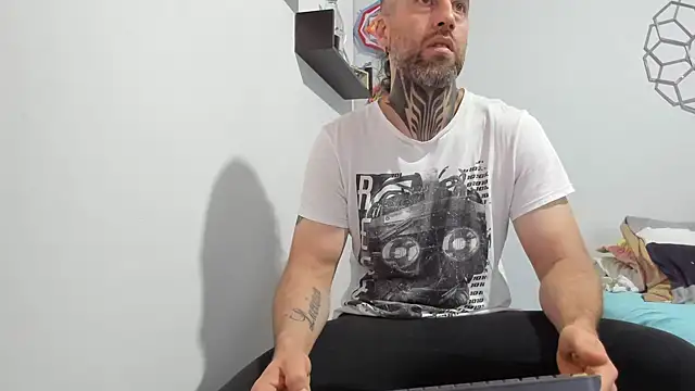 Snapshot of Antoniohot2024 chatting on 17, 2, 2025 Antoniohot2024 online show from 17, 2, 2025