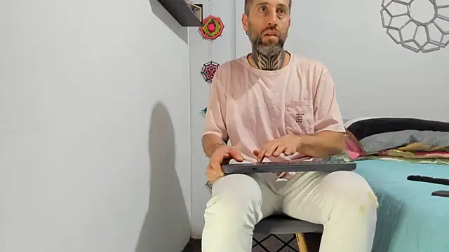 Snapshot of Antoniohot2024 chatting on 26, 2, 2025 Antoniohot2024 online show from 26, 2, 2025