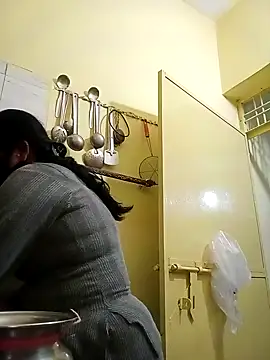 Snapshot of heenage chatting on 2, 12, 2024 heenage online show from 2, 12, 2024