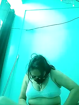 Snapshot of heenage chatting on 29, 12, 2024 heenage online show from 29, 12, 2024