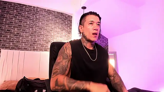 Dantesuarez28 online show from 16, 12, 2025