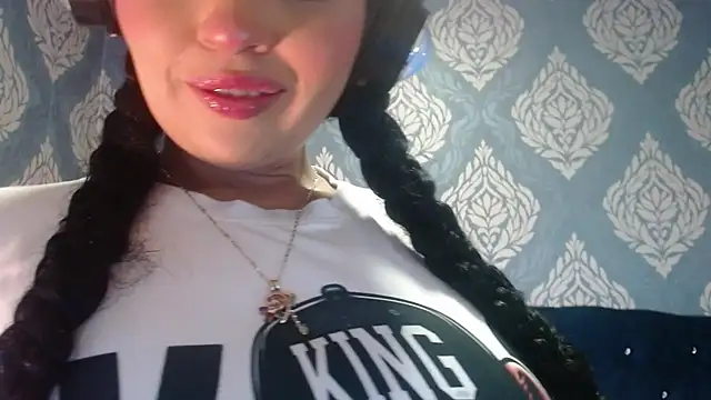 Sofiacowperx online show from 4, 6, 2026
