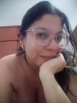 Snapshot of Carliina_Soussa chatting on 24, 4, 2026 Carliina Soussa online show from 24, 4, 2026