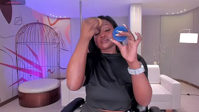 SavannahStorm online show from 28, 11, 2025