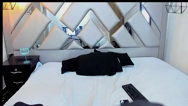 Snapshot of Nahomi-Hill chatting on 7, 11, 2025 Nahomi-Hill online show from 7, 11, 2025