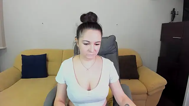 AngellLika online show from 5, 12, 2025