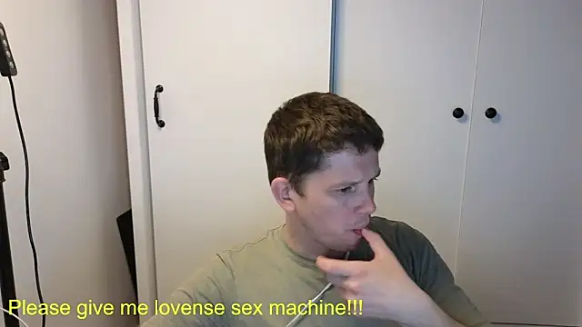 Snapshot of BigL0ve chatting on 8, 5, 2026 BigL0ve online show from 8, 5, 2026