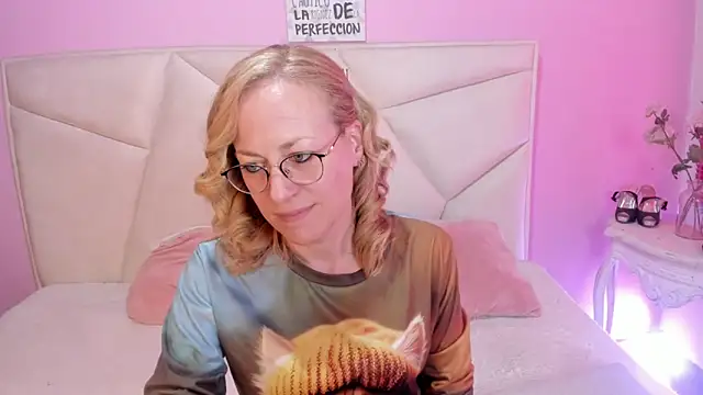 Snapshot of SammySanders chatting on 17, 9, 2025 SammySanders online show from 17, 9, 2025