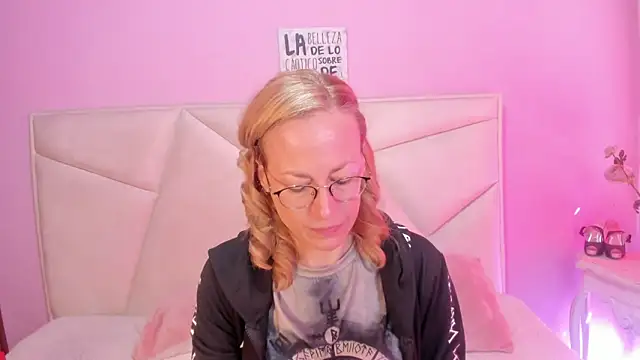 Snapshot of SammySanders chatting on 21, 9, 2025 SammySanders online show from 21, 9, 2025