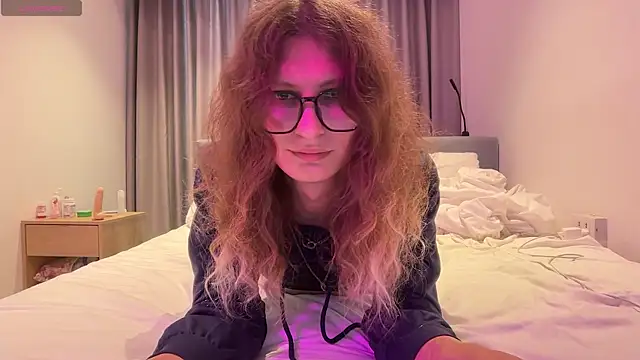 Snapshot of Alice_Pinkhead chatting on 8, 6, 2026 Alice Pinkhead online show from 8, 6, 2026