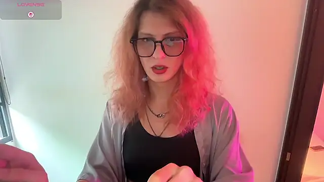 Snapshot of Alice_Pinkhead chatting on 24, 7, 2026 Alice Pinkhead online show from 24, 7, 2026