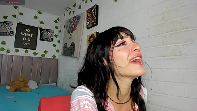 Snapshot of katt__black__ chatting on 28, 4, 2026 katt black online show from 28, 4, 2026