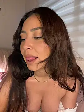 Snapshot of vixen_allure chatting on 18, 2, 2025 vixen allure online show from 18, 2, 2025