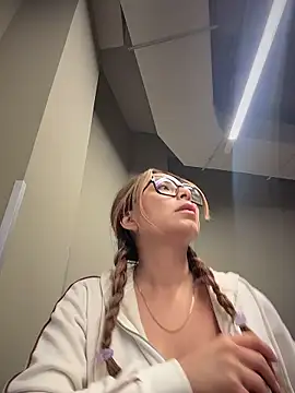 Snapshot of vixen_allure chatting on 13, 1, 2026 vixen allure online show from 13, 1, 2026