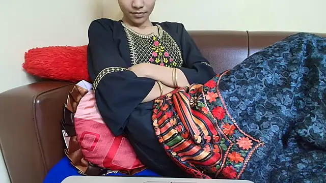 Srabontii online show from 4, 12, 2025