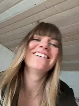 Snapshot of Milla__one chatting on 4, 2, 2025 Milla  one online show from 4, 2, 2025