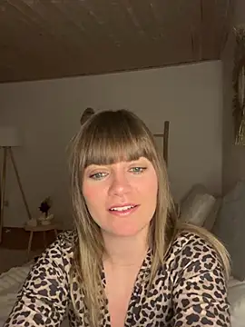 Snapshot of Milla__one chatting on 5, 2, 2025 Milla  one online show from 5, 2, 2025