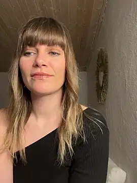 Snapshot of Milla__one chatting on 13, 2, 2025 Milla  one online show from 13, 2, 2025