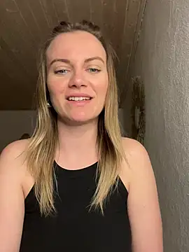 Snapshot of Milla__one chatting on 4, 3, 2025 Milla  one online show from 4, 3, 2025