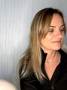 Snapshot of Milla__one chatting on 10, 9, 2025 Milla  one online show from 10, 9, 2025