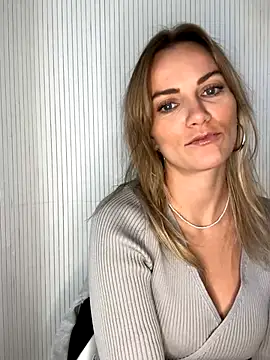 Snapshot of Milla__one chatting on 22, 9, 2025 Milla  one online show from 22, 9, 2025