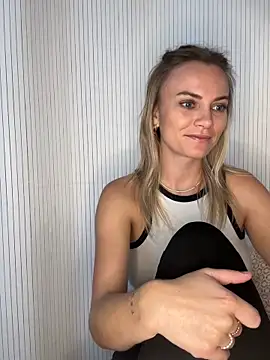 Snapshot of Milla__one chatting on 2, 10, 2025 Milla  one online show from 2, 10, 2025