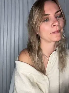 Snapshot of Milla__one chatting on 15, 10, 2025 Milla  one online show from 15, 10, 2025